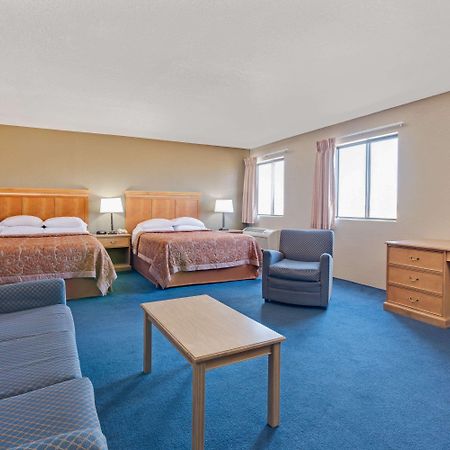 איירוויי הייטס Super 8 By Wyndham Spokane/West מראה חיצוני תמונה
