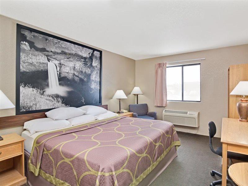 איירוויי הייטס Super 8 By Wyndham Spokane/West מראה חיצוני תמונה