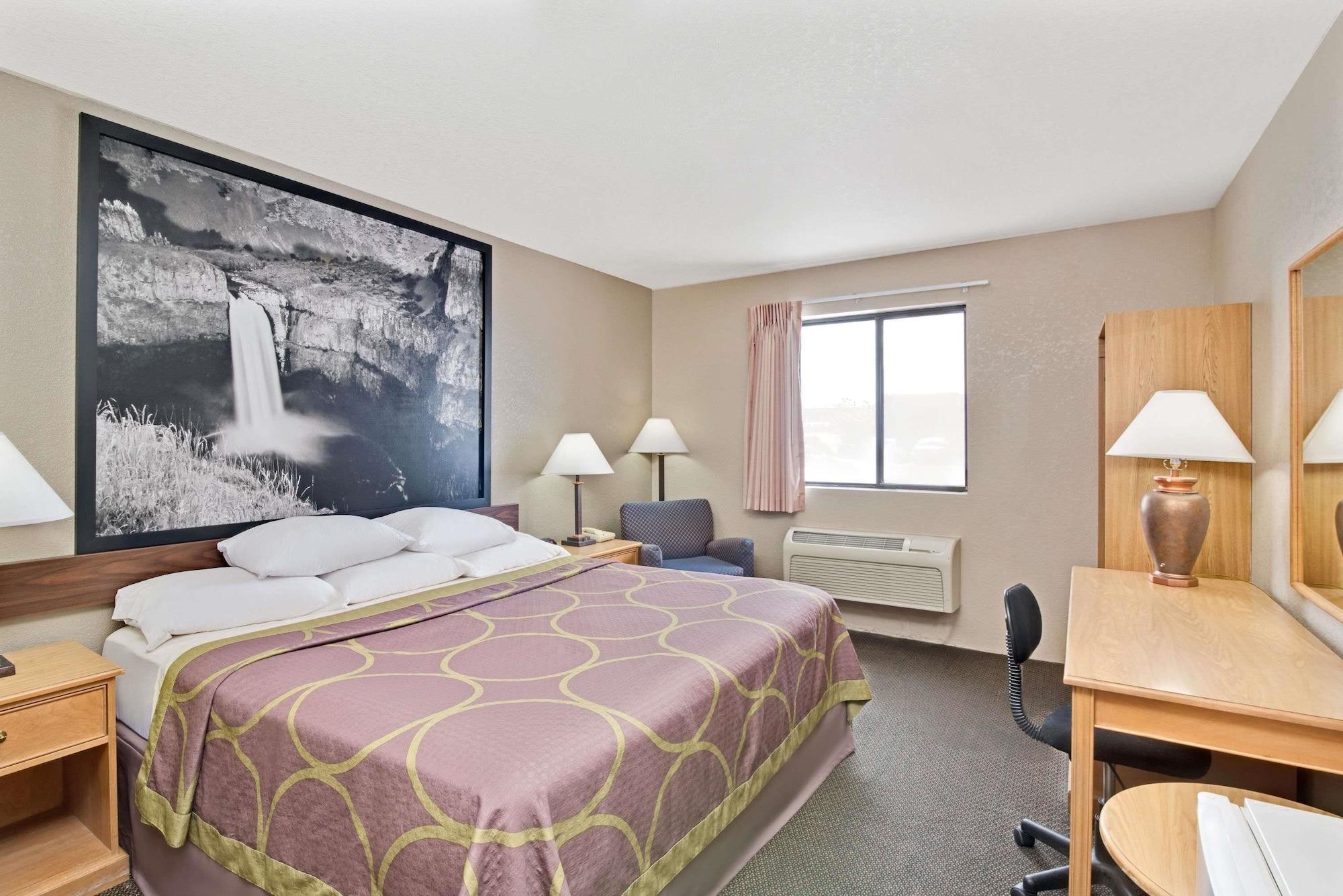איירוויי הייטס Super 8 By Wyndham Spokane/West מראה חיצוני תמונה