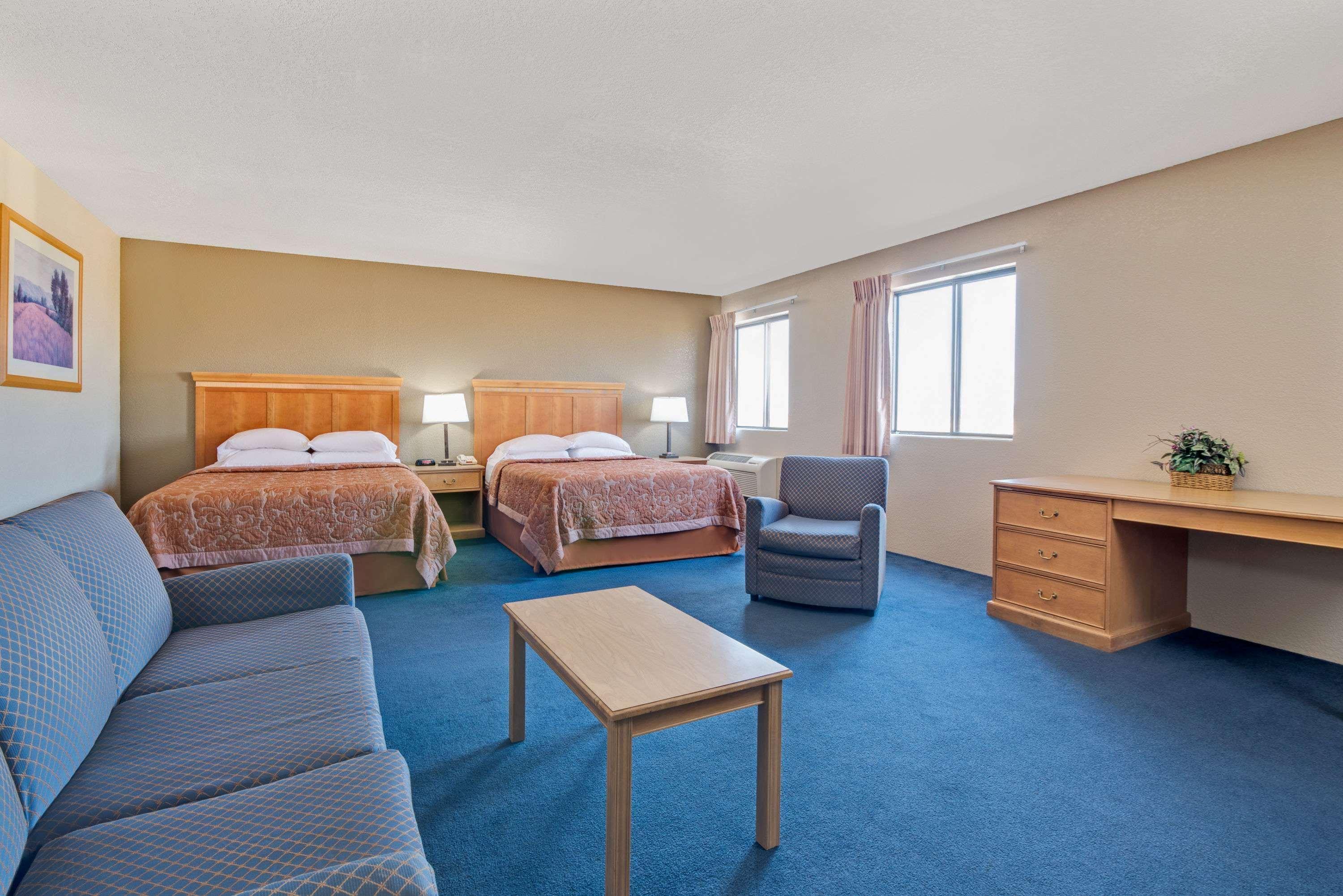 איירוויי הייטס Super 8 By Wyndham Spokane/West מראה חיצוני תמונה