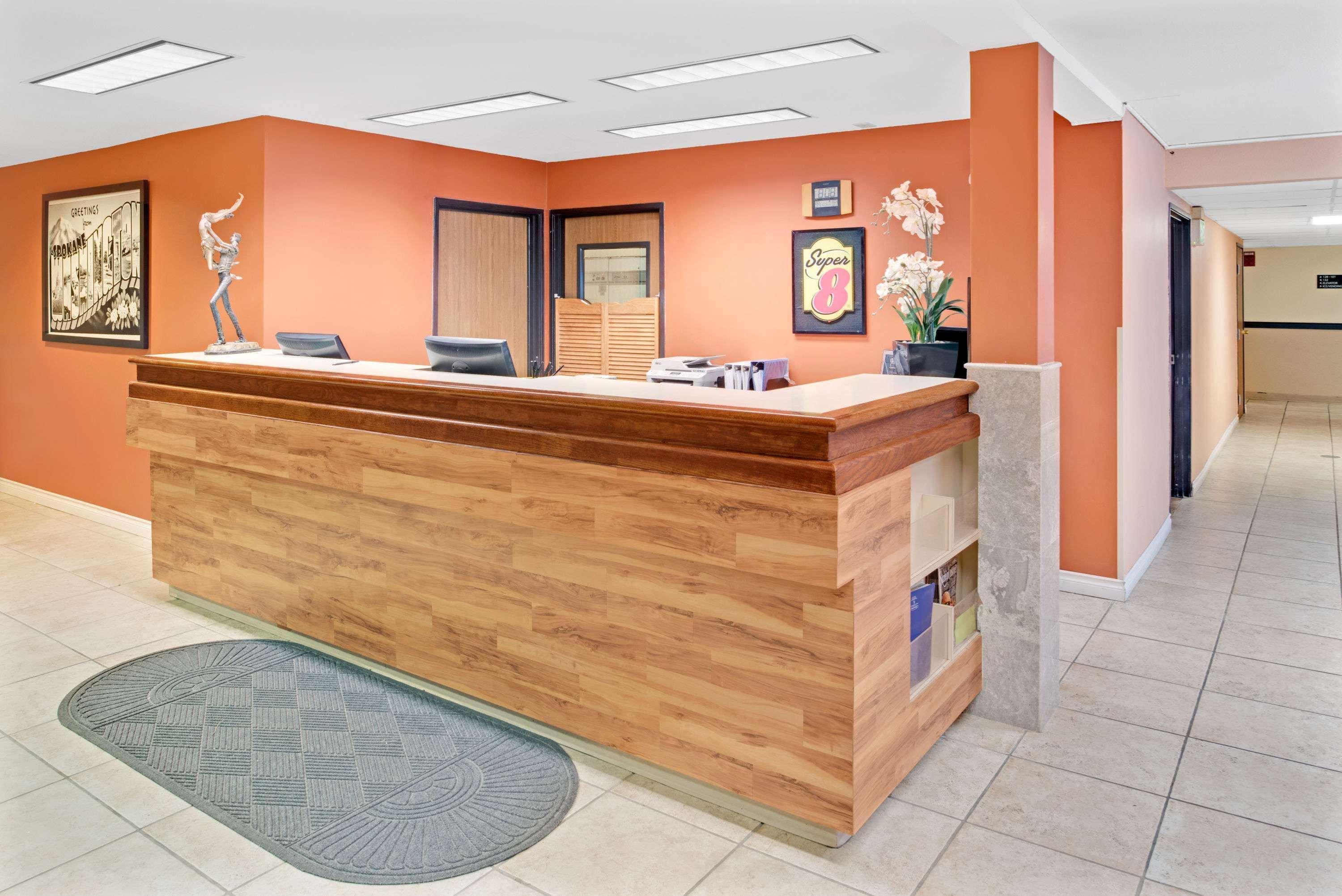 איירוויי הייטס Super 8 By Wyndham Spokane/West מראה חיצוני תמונה